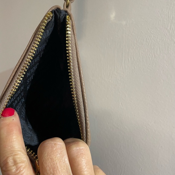 Steve Madden Wristlet - Picture 5 of 6